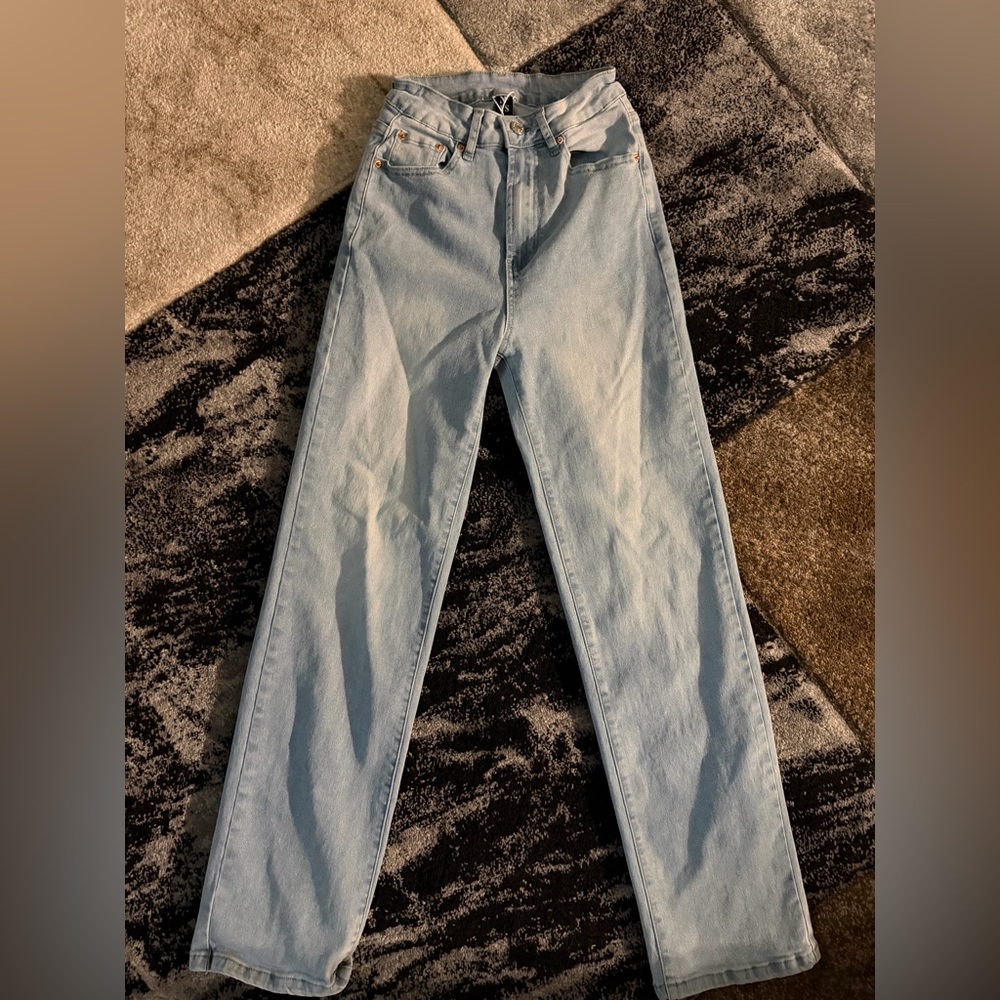 Light Wash High-Rise Straight Jeans - Women